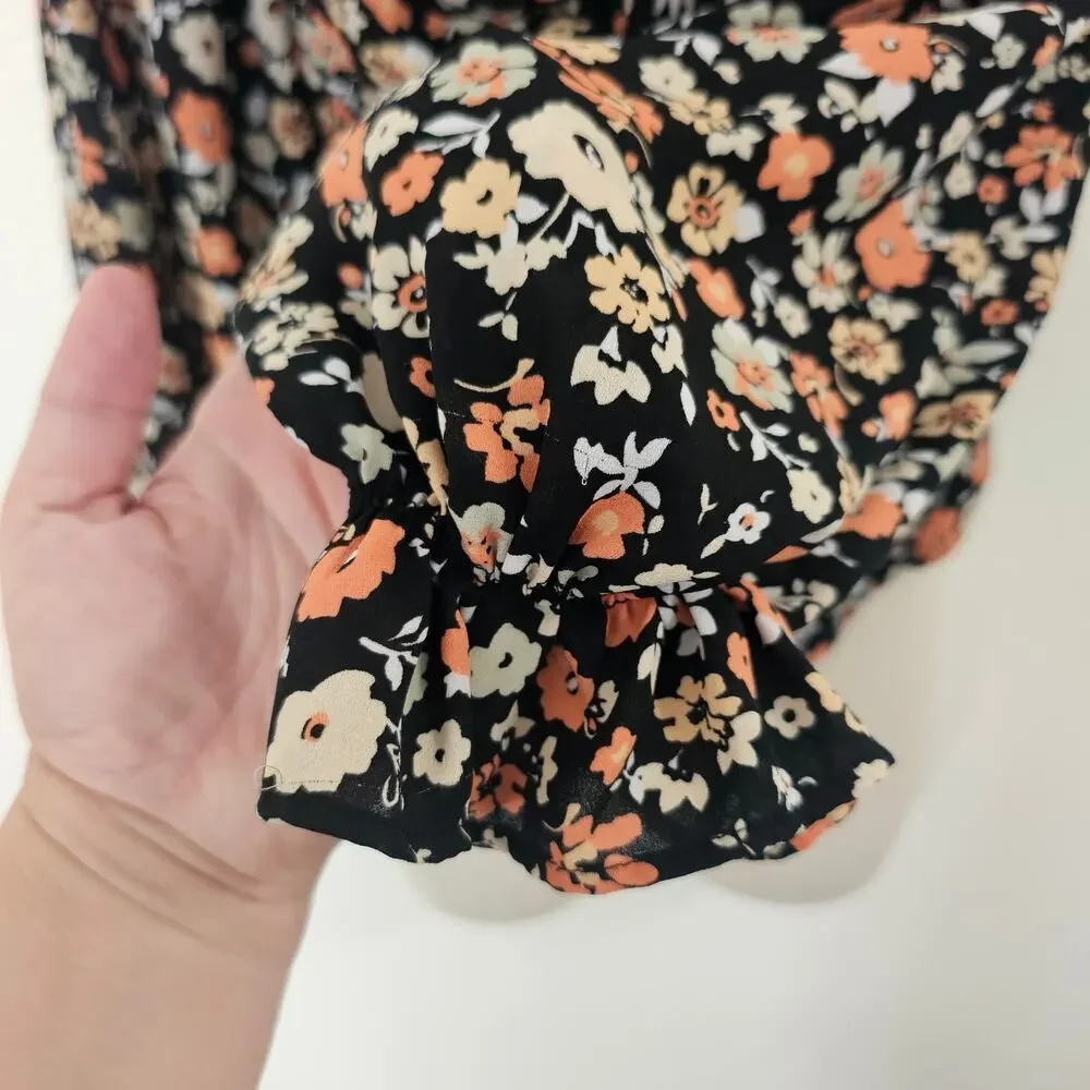 ASTR THE LABEL Floral Crop Top in Black-Rust Multi Size L